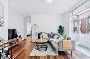 Randwick Shared Apt with Parking, Study Desk & Complimentary Wine Sydney